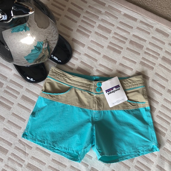 Patagonia Pants - Patagonia Colorblock  Wavefarer Shorts Size 2 NWT